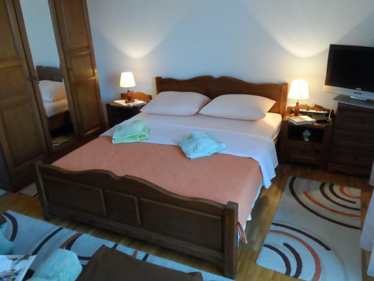 Adrian'S Apartments & Winery ลุมบาร์ดา ภายนอก รูปภาพ